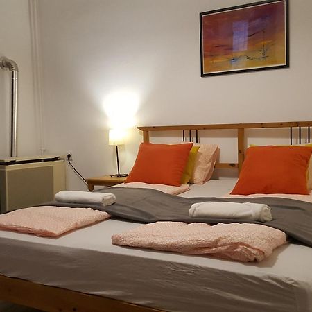 Michael Apartment With 2 Rooms Near Gozsdu Udvar Boedapest Buitenkant foto