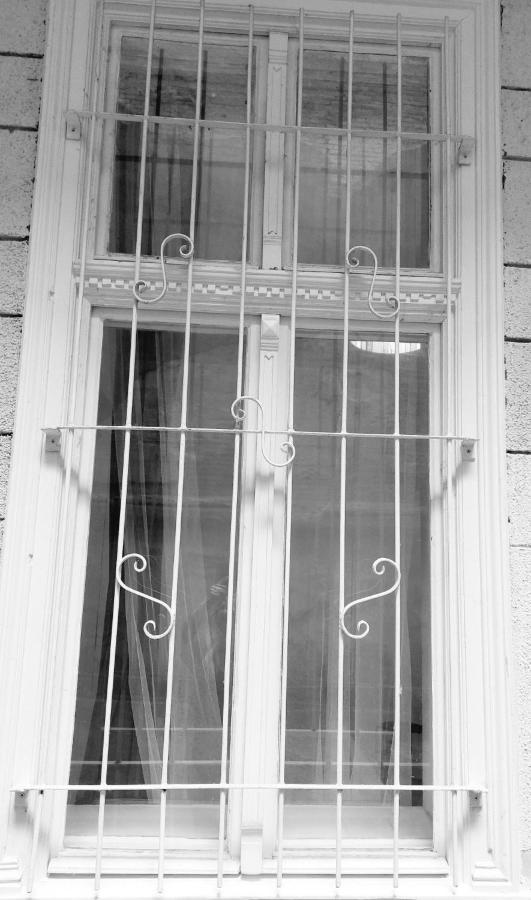 Michael Apartment With 2 Rooms Near Gozsdu Udvar Boedapest Buitenkant foto