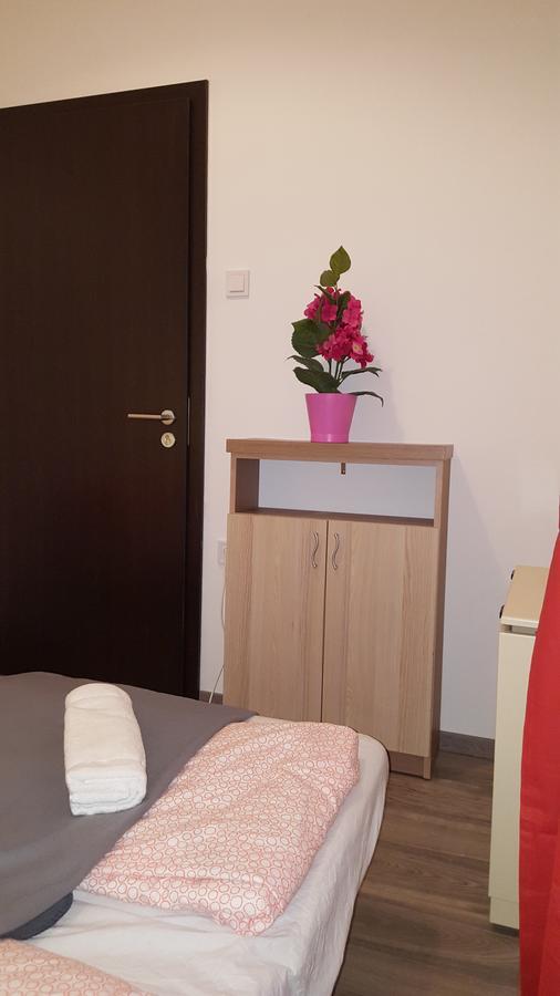 Michael Apartment With 2 Rooms Near Gozsdu Udvar Boedapest Buitenkant foto