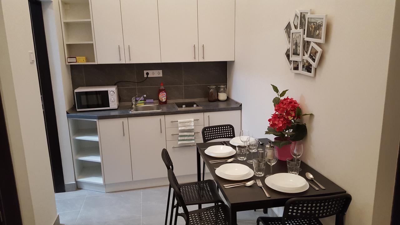 Michael Apartment With 2 Rooms Near Gozsdu Udvar Boedapest Buitenkant foto