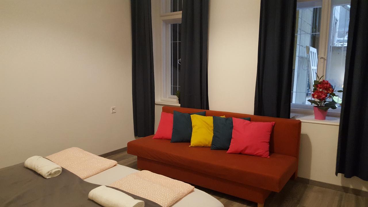 Michael Apartment With 2 Rooms Near Gozsdu Udvar Boedapest Buitenkant foto