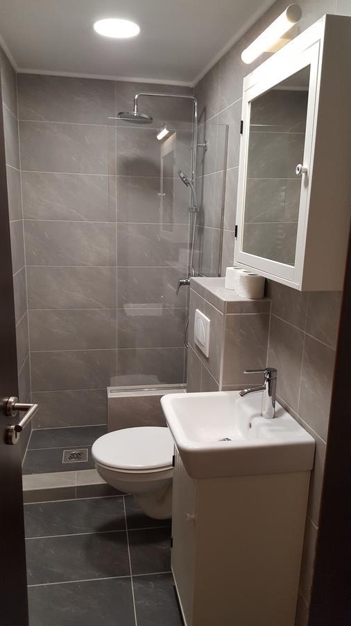 Michael Apartment With 2 Rooms Near Gozsdu Udvar Boedapest Buitenkant foto