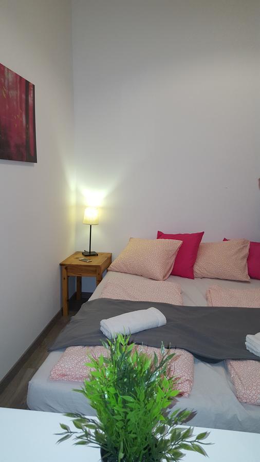 Michael Apartment With 2 Rooms Near Gozsdu Udvar Boedapest Buitenkant foto